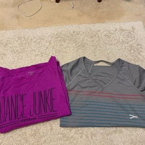 Two workout top sz Medium  Reebok & Roxy